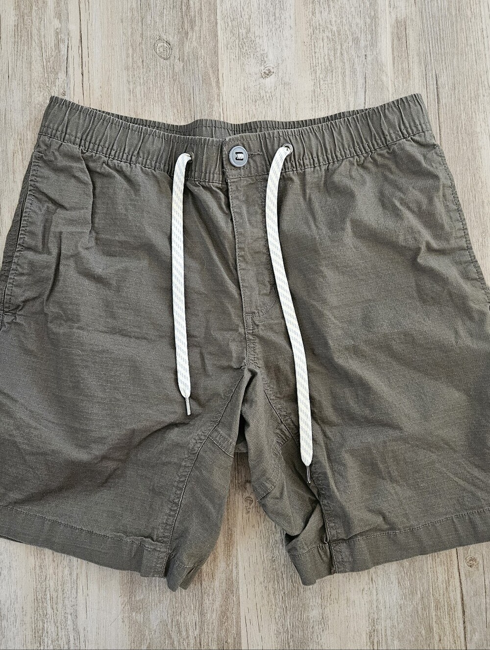 Vuori Men's Olive Green Ripstop Drawstring Active Performance Shorts Medium